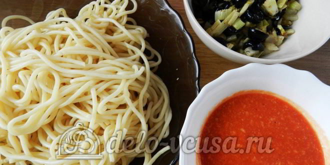 Рецепт макарон с томатным соусом и маслинами