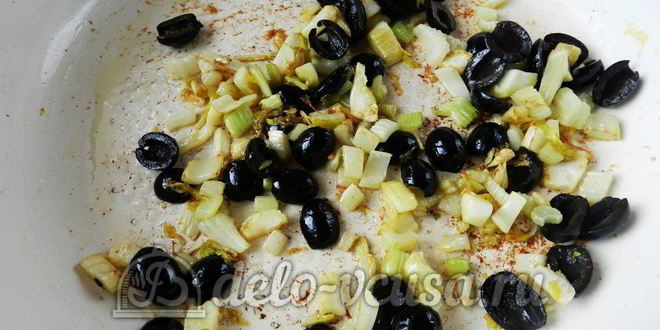 Рецепт макарон с томатным соусом и маслинами