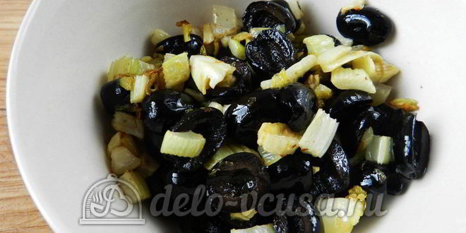 Рецепт макарон с томатным соусом и маслинами