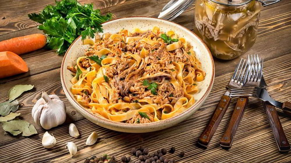 Как приготовить макароны с тушенкой в кастрюле