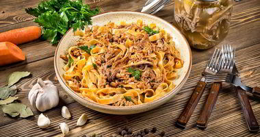 Рецепт Макарон с тушенкой в кастрюле