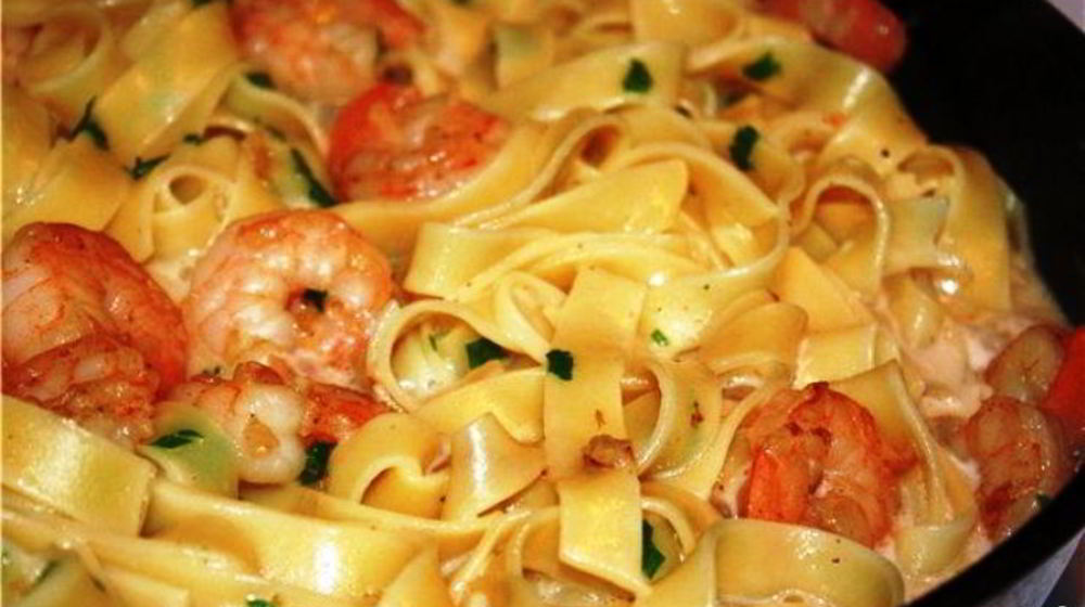 Как приготовить пасту с креветками в сливочно-чесночном соусе