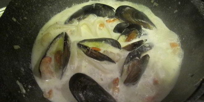 Рецепт пасты с мидиями, креветками, кальмарами и руколой