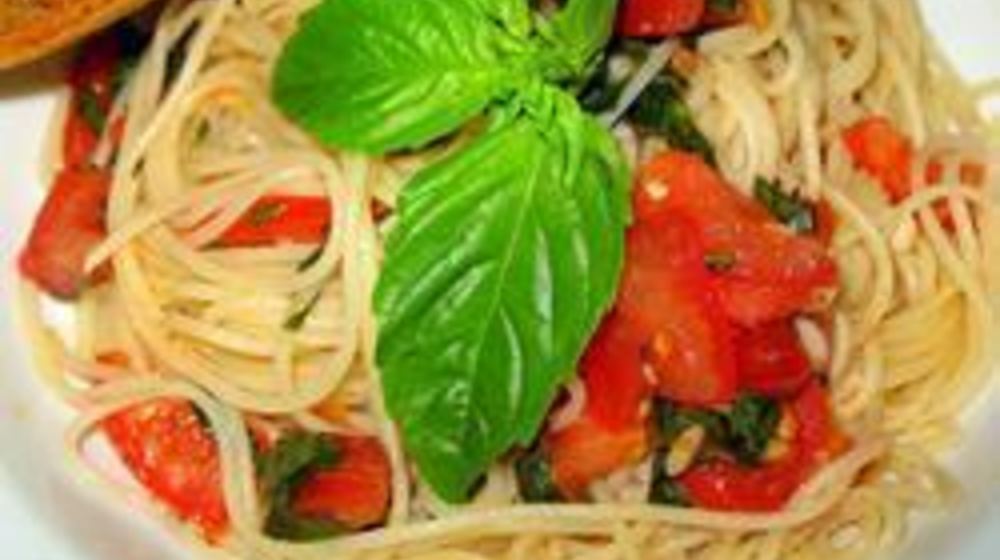 Как приготовить пасту с соусом из свежих помидоров