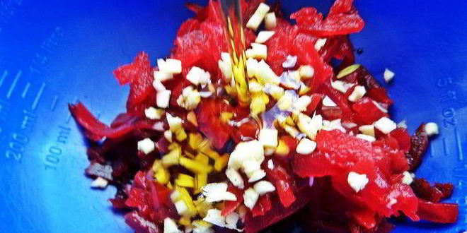 Рецепт свекольно-шпинатной пикантная паста