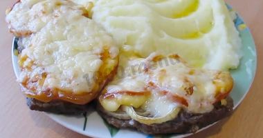 Рецепт Мяса по-французски из говядины с грибам в духовке