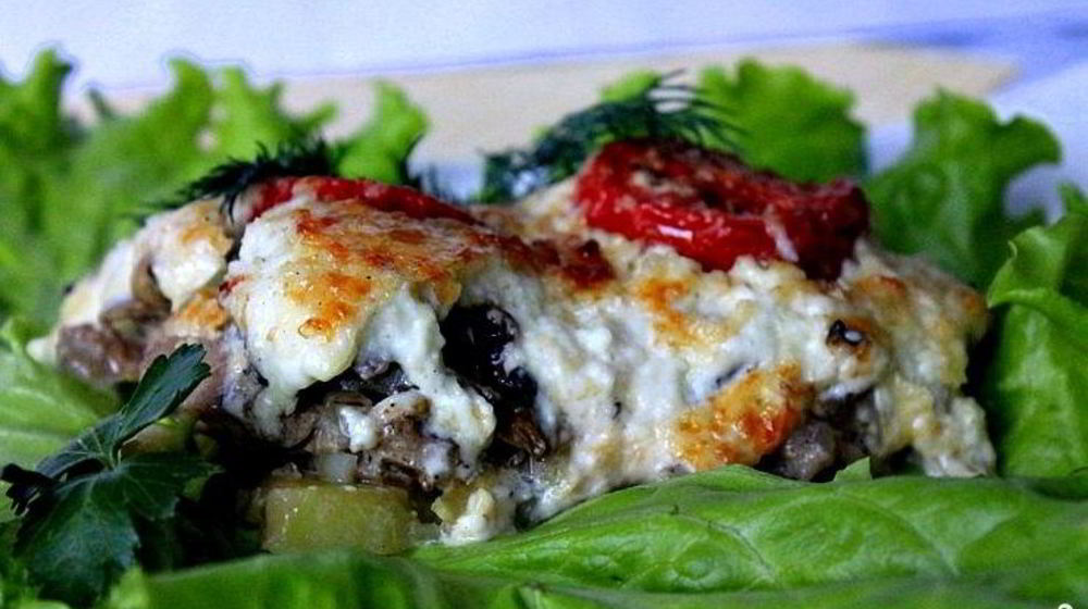 Как приготовить мясо по-французски с грибами и сыром