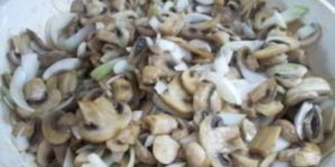 Рецепт мяса по-французски с грибами и сыром