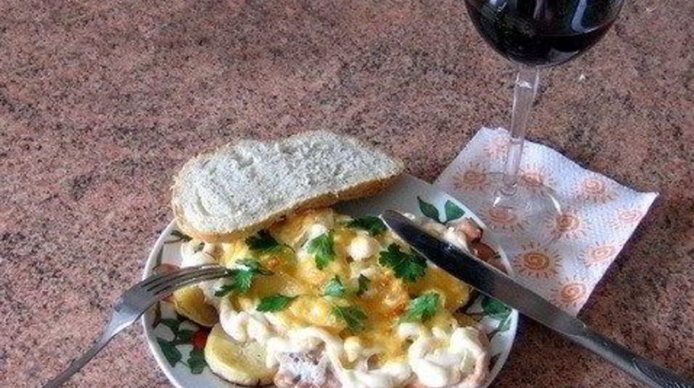 Как приготовить мясо по-французски с картофелем и помидорами