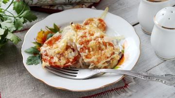 Рецепт Мяса по-французски с сыром и помидорами в духовке