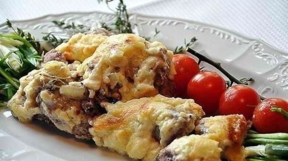 Как приготовить свиную шейку с пармезаном запеченная по-французски