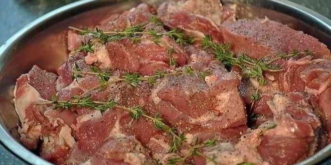 Рецепт свиной шейки с пармезаном запеченная по-французски