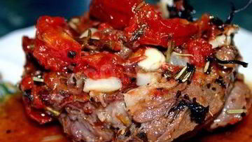 Рецепт Свиного мяса по-французски с помидорами и грибами и картошкой