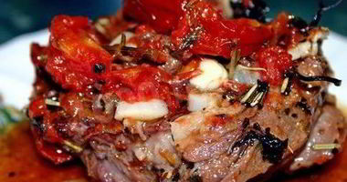 Рецепт Свиного мяса по-французски с помидорами и грибами и картошкой