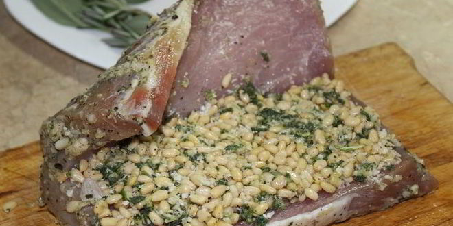 Рецепт ароматной фаршированной корейки к рождеству