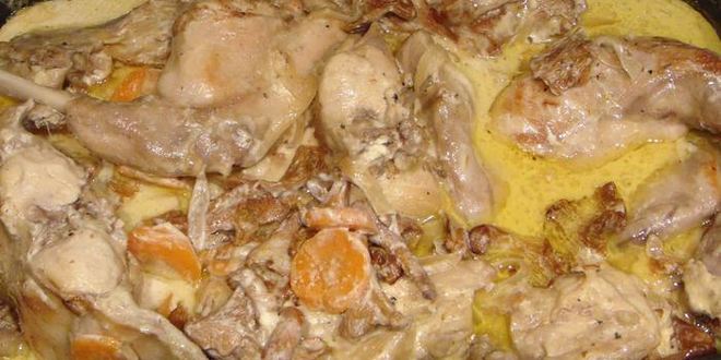 Рецепт кролика в сметанной подливе с лисичками