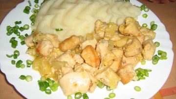 Рецепт Куриной грудки с ананасами и сыром в духовке