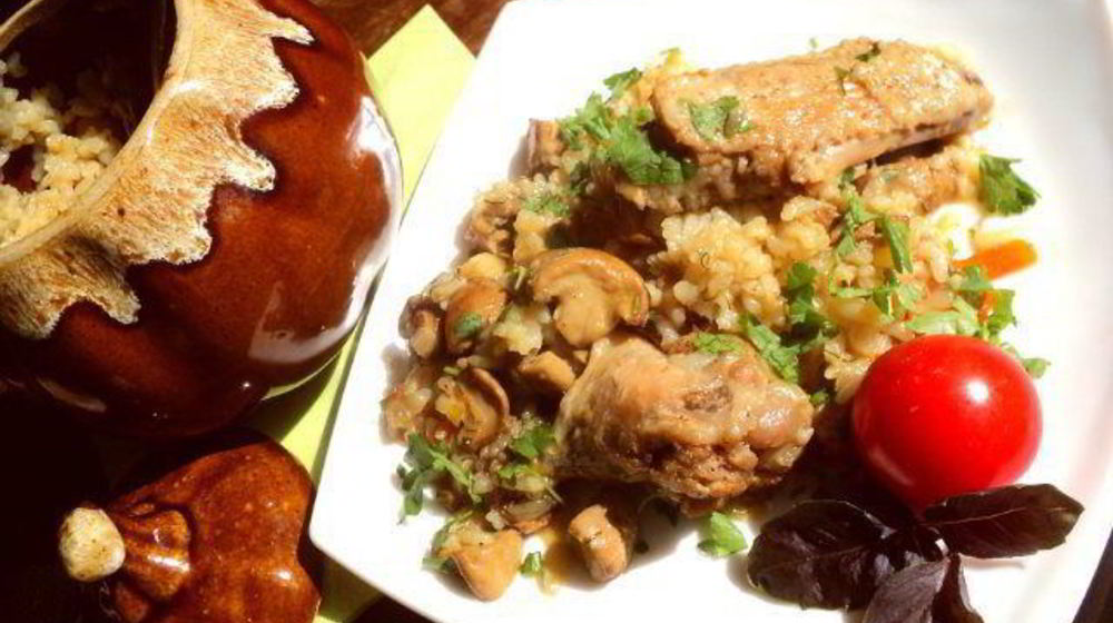 Как приготовить курицу с рисом и грибами в горшочке