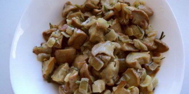 Рецепт курицы с рисом и грибами в горшочке