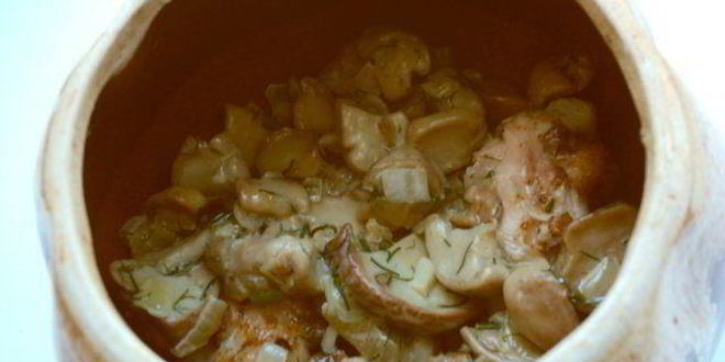 Рецепт курицы с рисом и грибами в горшочке