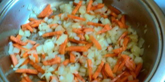 Рецепт курицы с рисом и грибами в горшочке