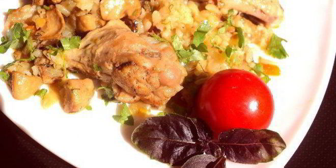 Рецепт курицы с рисом и грибами в горшочке