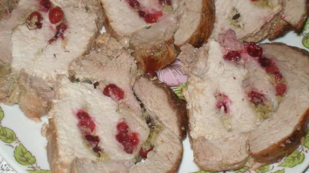 Как приготовить мясо, фаршированное клюквой