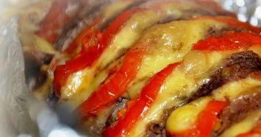 Рецепт Мяса, запеченного с сыром и помидорами