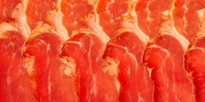 Рецепт сочного кебаба с панчеттой, деревенский картофель и острый салат