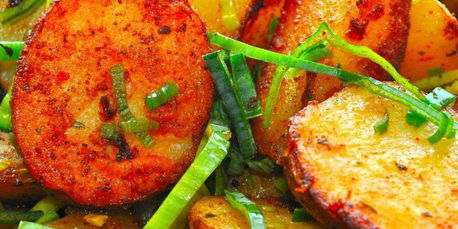 Рецепт сочного кебаба с панчеттой, деревенский картофель и острый салат