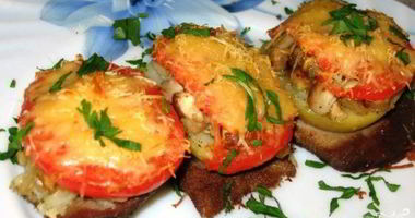 Рецепт Свинины, запеченной с грибами помидорами и сыром