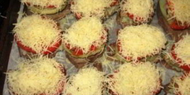 Рецепт свинины, запеченной с грибами помидорами и сыром