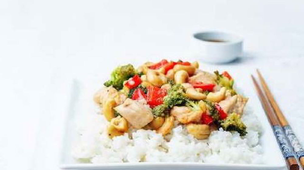 Как приготовить жареную курицу с овощами и орехами кешью