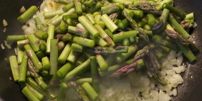 Рецепт ньокков с креветками и спаржей