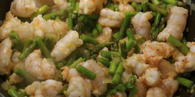 Рецепт ньокков с креветками и спаржей