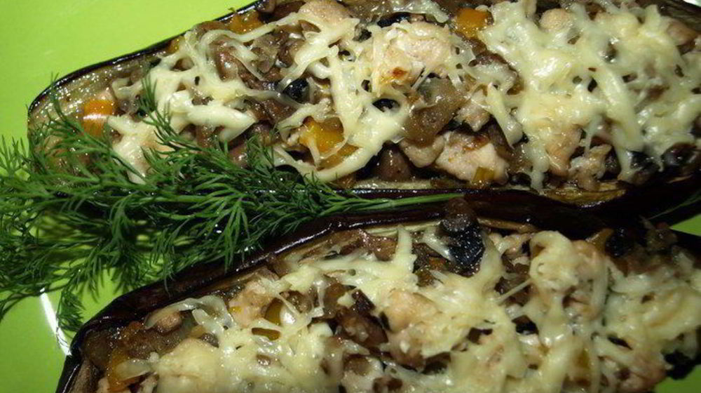 Как приготовить баклажаны, фаршированные грибами, курицей и болгарским перцем