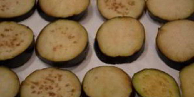 Рецепт баклажанов, запеченных с помидорами и грибами