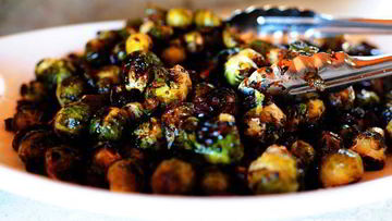 Рецепт Брюссельской капусты с бальзамическим уксусом и клюквой