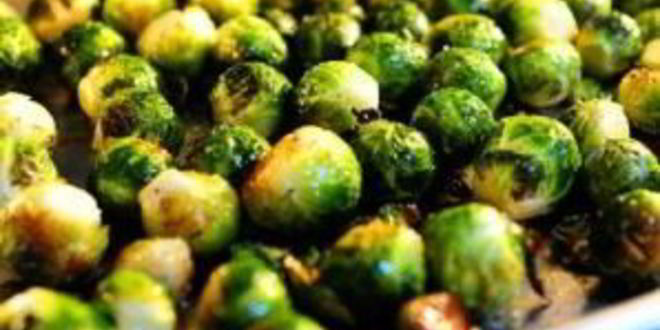 Рецепт брюссельской капусты с бальзамическим уксусом и клюквой