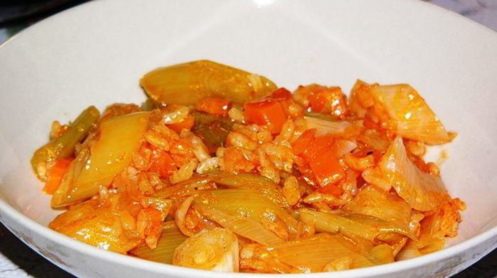 Как приготовить лук-порей, тушеный с рисом