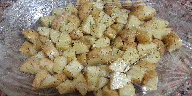 Рецепт молодого картофеля, запеченного с домашней горчицей и розмарином