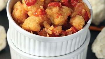 Рецепт Цветной капусты, тушенной с томатами и корицей