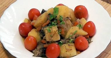 Рецепт Тушеной картошки с тушенкой в мультиварке