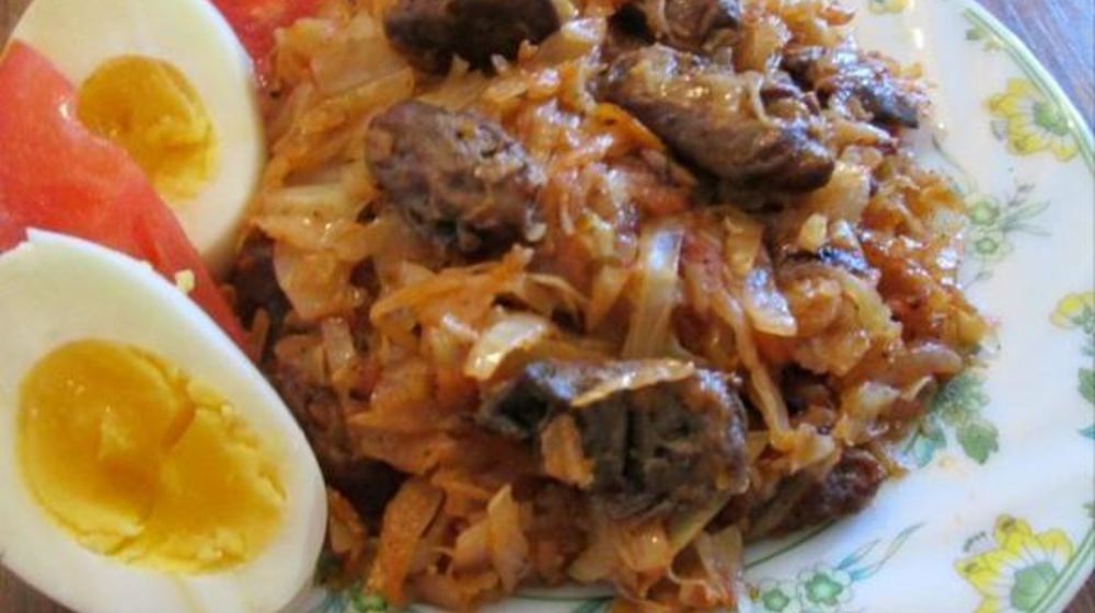 Как приготовить тушенную капусту с куриными сердечками