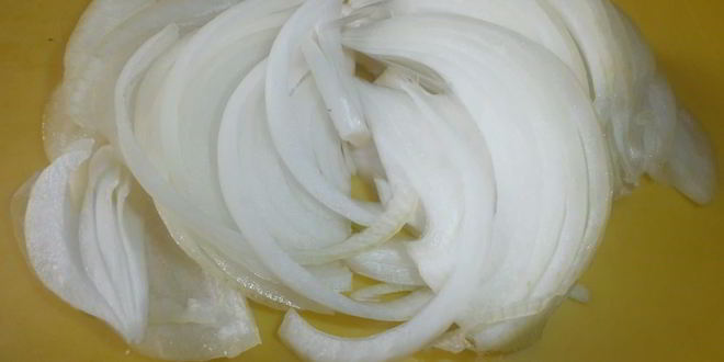 Рецепт говяжьей печени с яблоками и луком по-берлински