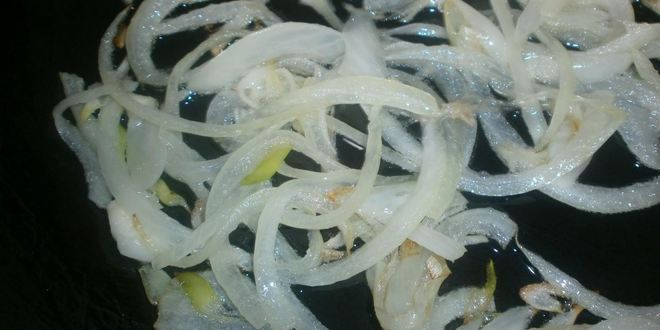 Рецепт говяжьей печени с яблоками и луком по-берлински