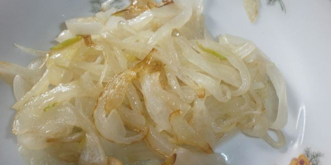 Рецепт говяжьей печени с яблоками и луком по-берлински