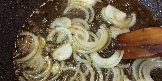 Рецепт говяжьей печени в сметанном соусе