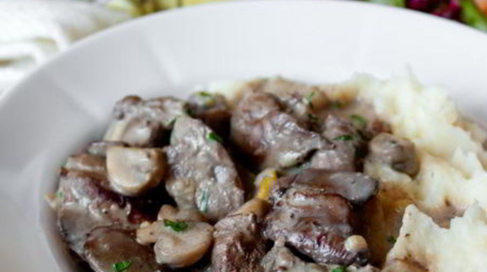 Как приготовить куриную печень с грибами в сливочном соусе