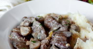 Рецепт Куриной печени с грибами в сливочном соусе